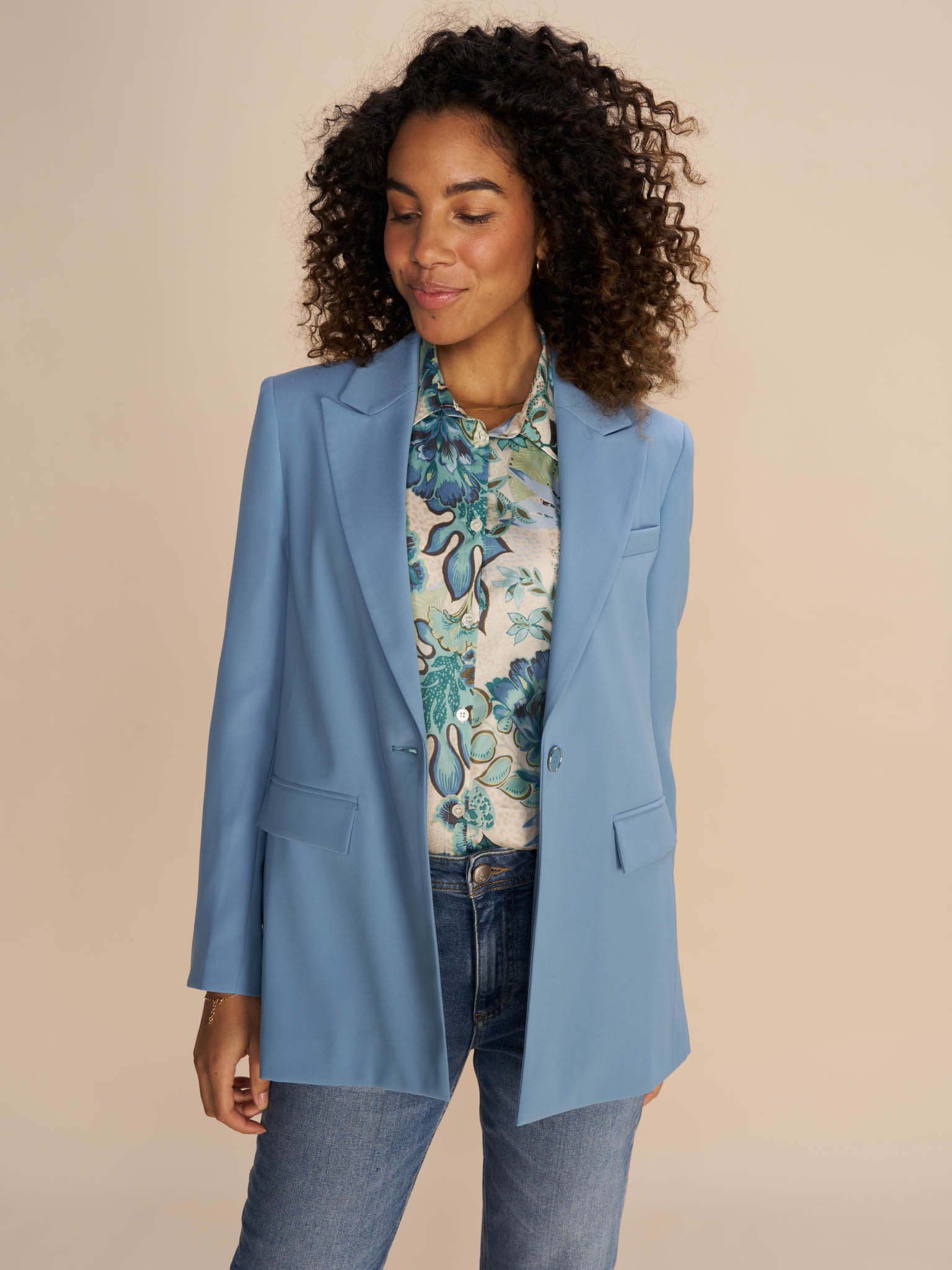 Modelshot / Blue Shadow / Detail